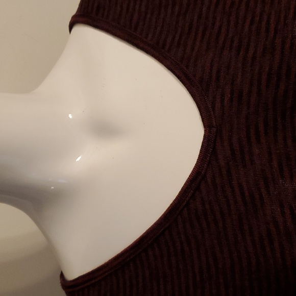 🎄5/$30🎄New Stripped V Top - Picture 3 of 7